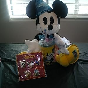 Disney Parks Mickey's Celebration Set. NWT